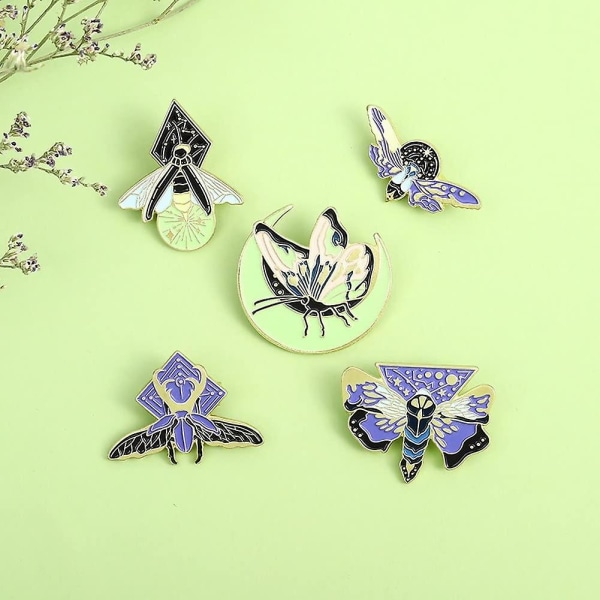 5 Pins Custom Moth Butterfly Moon Brosch Bag Lapel Pin Cartoon Animal Badge Smycken Presenter Till Barn Vänner