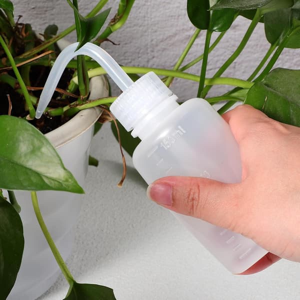 3 st 150 ml plastflaskor vita, små tvättflaskor för växtvattning och vätskedispensering