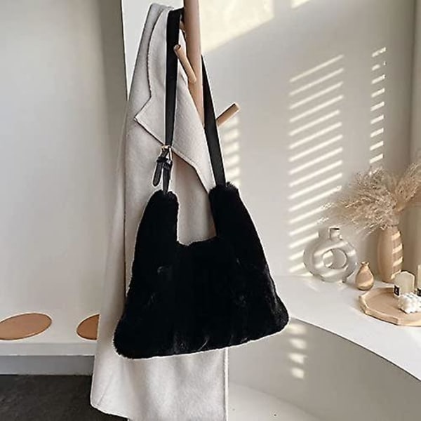 Plush Axelväska Mjuk Fluffig Tote Väska Konstpäls Crossbody Väska Justerbar Axelrem Svart