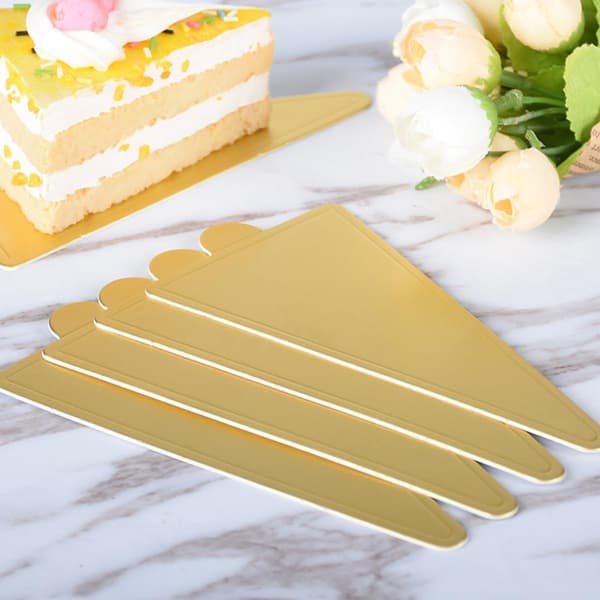 100 stk. papirkakeunderlag, trekantformet, solid, sterk pappmoussekakebrett, gullfarge