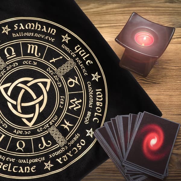 Tarotduk for spådom og lesing av stjernetegn-alterduk
