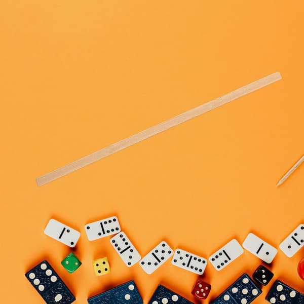 4 stk. Mahjong-flisepushere i tre med stativer, bærbart design, automatisk tilbehør