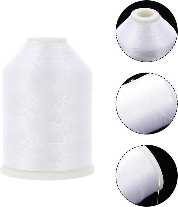 Glød-i-mørket polyester broderitråd 150/D2 hvit multifunksjonell sytråd
