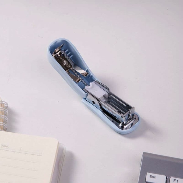 Rosa minihäftapparat med häftklamrar, liten söt häftapparat för skrivbord, present till student eller kontor (blå)
