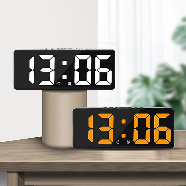 Stor intelligent digital vægur APP-styring Tid/Dato/Lydaktivering og nedtællingsfunktion Trinløs lysstyrke og lydstyrke Alarmur med snooze-funktion