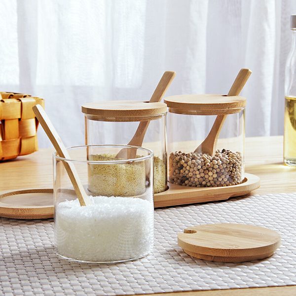 Kryddburk i glas med lock och sked