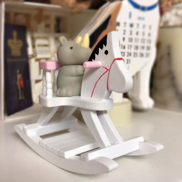 1/12 Dockhus Tillbehör Miniatyr Trä Häst Stol Hobbyhäst Modell Möbler