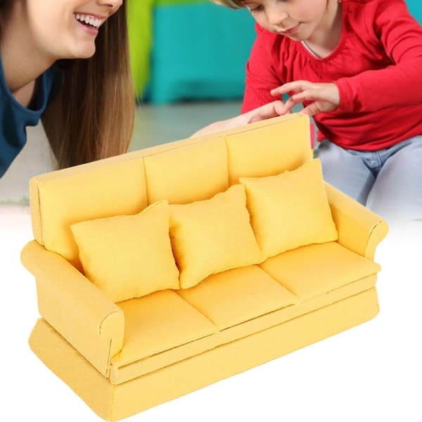 Gul tre sofa til dukkehusdekorasjon - Mini 1:12 dukkehussofa med 3 puter