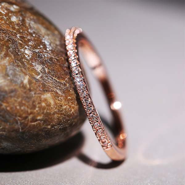 Minimalistisk damring med mikroinlagd zirkon Guld 6#