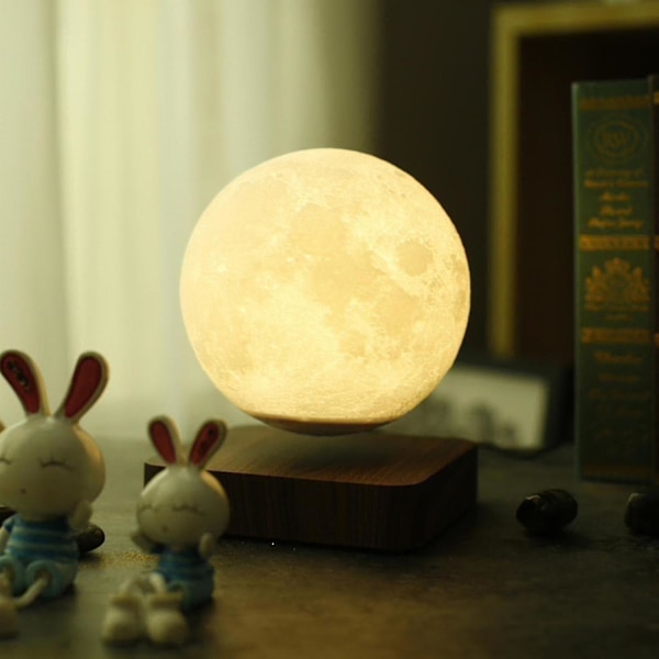 Levitating Moon Lamp Flyter og spinner fritt i luften med luksuriøs trebase og 3D-utskrift LED