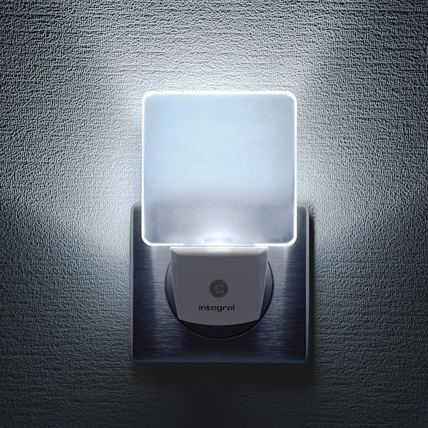 Integreret LED-nattelys, 2 stk., med automatisk sensor, dag/nat, stikkontakt, mat hvid