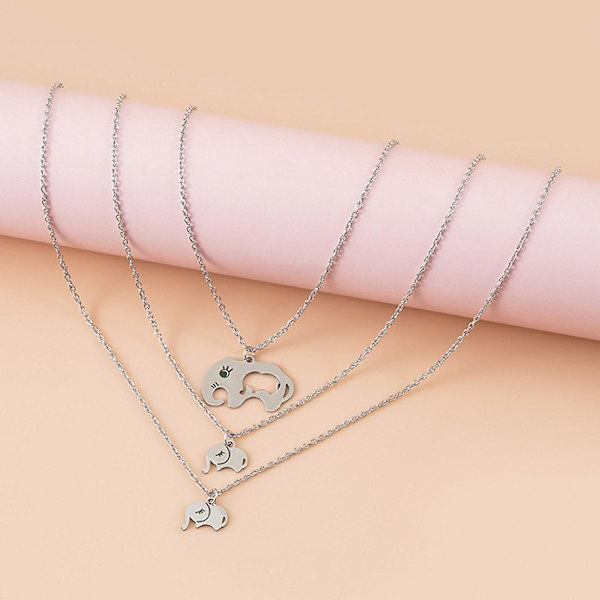 Halsband med elefantberlock till mor och dotter, symboliserar lycka och styrka