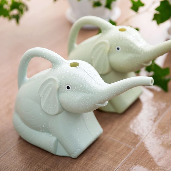 Vattenkanna i form av elefant för bevattning av trädgårdsblommor och växter Grön