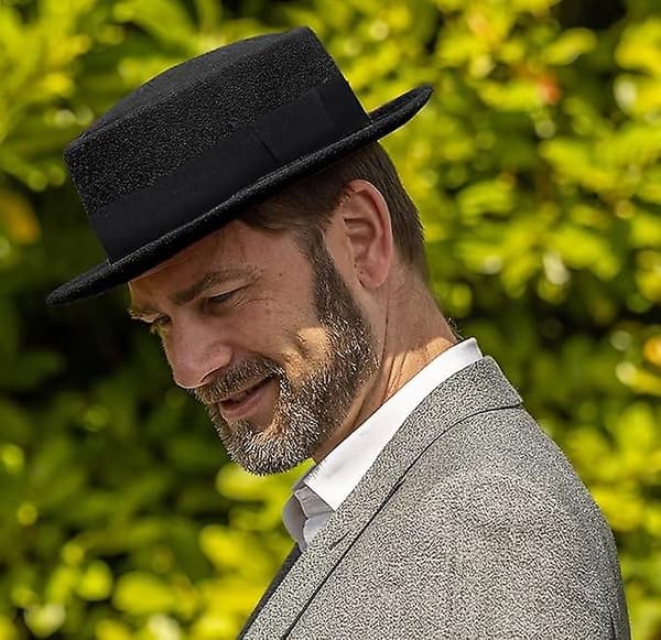 Flat Top Porkpie Hat for Menn, Svart Ullhatt med Bånd