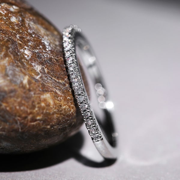 Minimalistisk damring med mikrobelagd zirkon Platina 7#