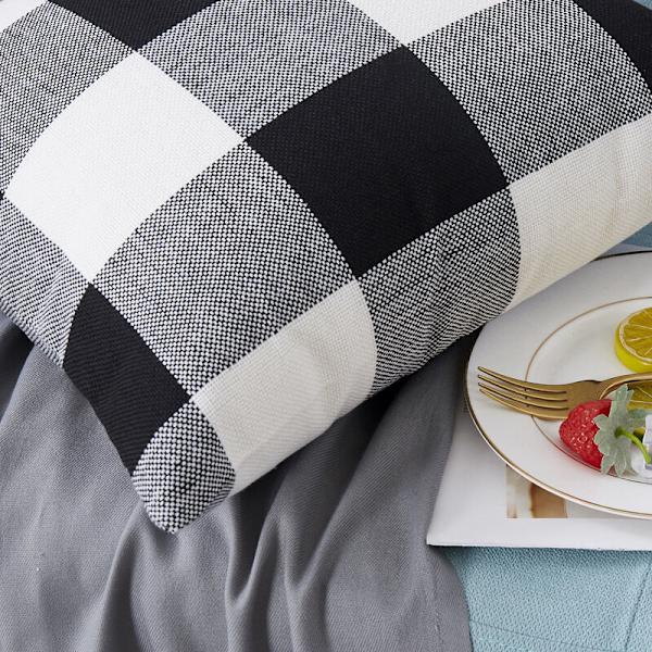 Set med 2 rutiga örngott, andningsbara, skrynkelfria, dekorativa örngott i polyester för 18\" x 18\" prydnadskuddar - svart och vitt