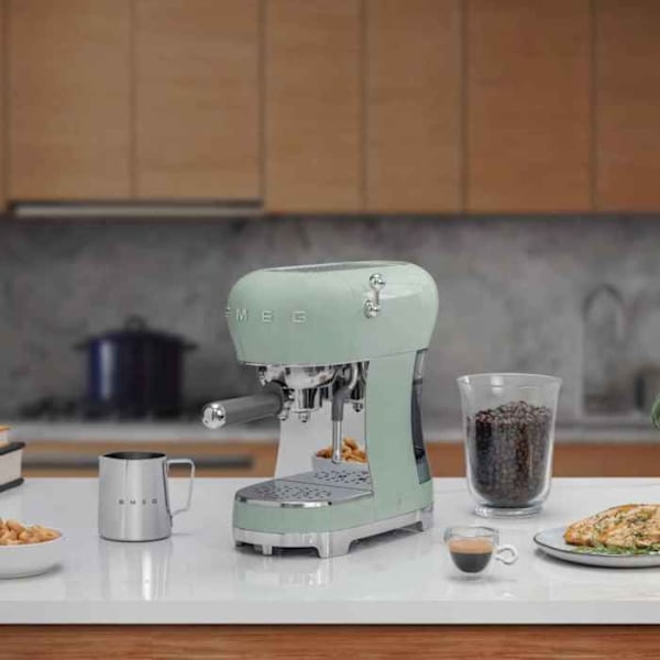 Espresso - SMEG - ECF02PGEU - 15 bar - Thermoblok - Varm vand
