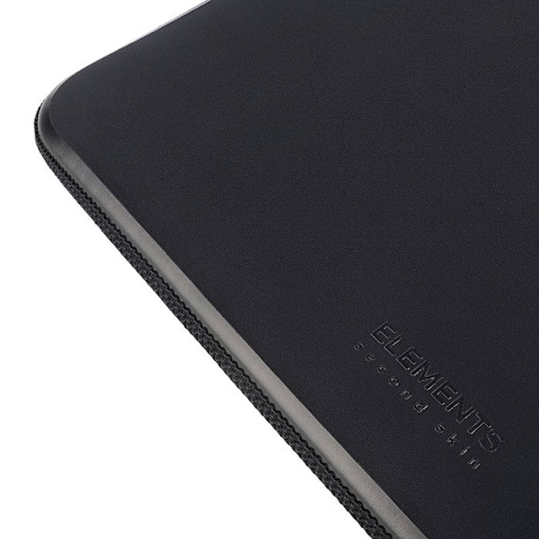 TUCANO Elements 2 - Kotelo MacBook Pro 16" (musta)