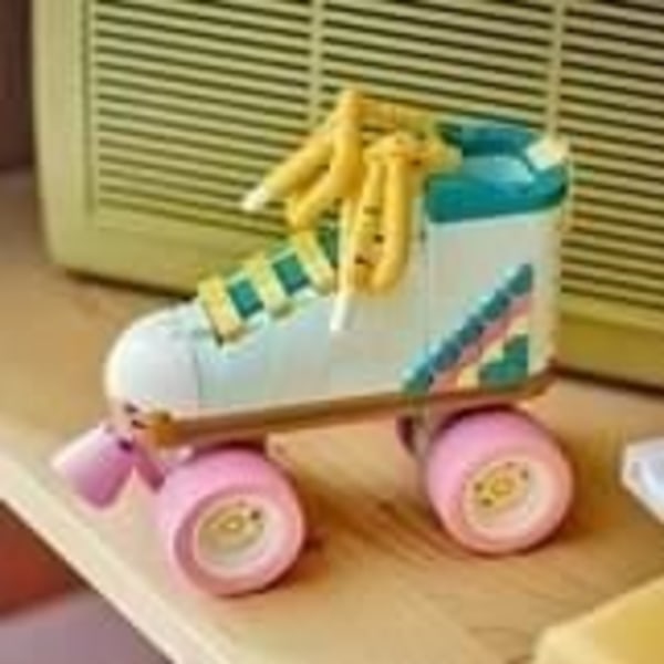 LEGO® 31148 Creator 3in1 retro rullskridskor, leksak med mini-skateboard och bomlåda, retro dekoration Flerfärgad