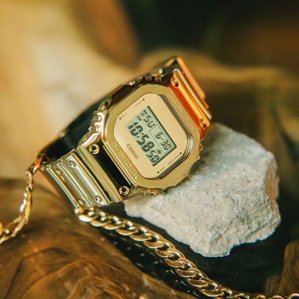 Klocka - Casio - GM-5600YMG-9ER - Guld - Kvarts - Vattentålig 20 bar gyllene