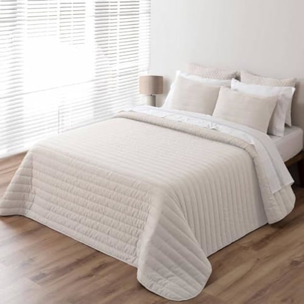 Sengetæppe - PIERRE CARDIN - Beige - 250 x 270 cm - Fin polstring - 2 pudebetræk medfølger Beige