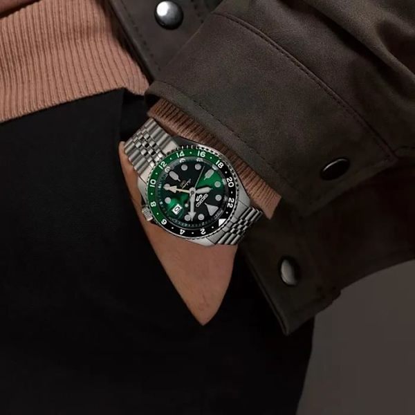 Kello - SEIKO - Seiko 5 Sports GMT - Automaattinen - Vihreä kellotaulu - Ruostumaton teräs Automatisk rörelse
