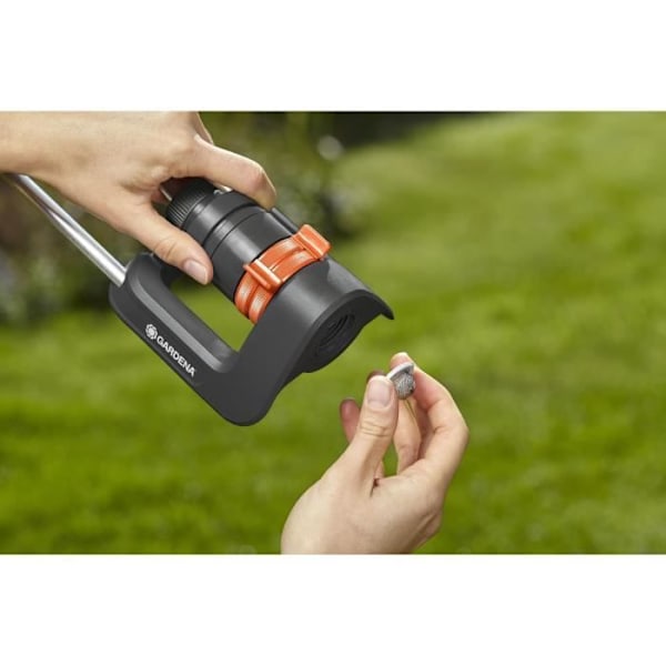 Aqua S oscillerende sprinkler - GARDENA - Overfladeareal 220m² - Rækkevidde max 17m - UV- og frostbestandig - 5 års garanti Grå och orange