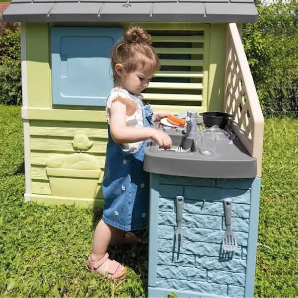 Smoby Life - Smuk Hus + Sommerkøkken - Grillplade og Vask - 17 tilbehør - Genbrugsmateriale - Fra 2 År