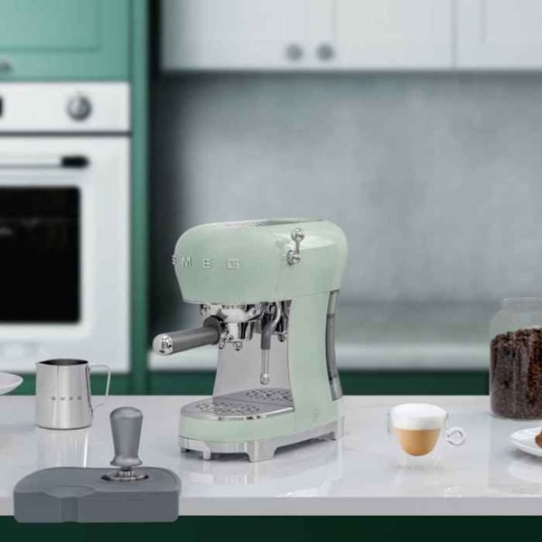Espresso - SMEG - ECF02PGEU - 15 bar - Thermoblok - Varm vand