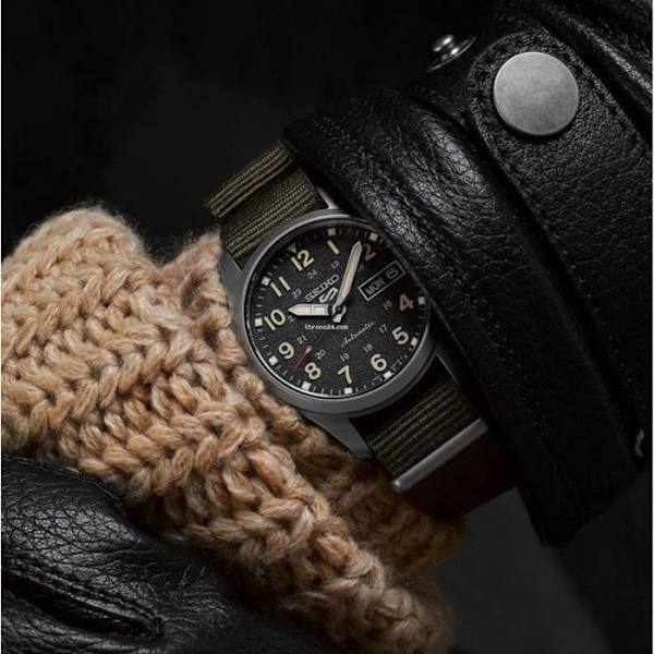 Herrklocka i läder och tyg - Seiko - Seiko Sport 5 automatisk nato khaki klocka Automatisk rörelse