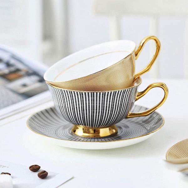 Keraaminen kahvikuppi, keraaminen teekuppi, muodikkaan englantilaistyylinen lyhyt iltapäiväteekahvikuppi ja alussetti, luuposliinia, herkkä kultainen Tazas Tasse Cafe