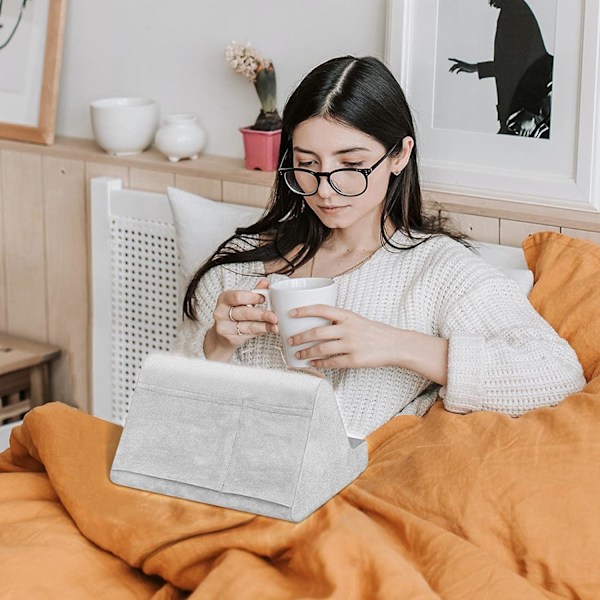 Mjuk Tablettställ Kudde med Fick, Tablettkudde Stativ, Justerbar 3 Visningsvinkel, Lat Hållare Stativ för Säng Soffa, Kompatibel med iPads Tabletter Grey