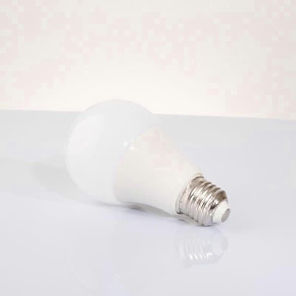 2 stk. LED E27 skrupære, 9W (tilsvarende 60W), varmhvit, dimbar