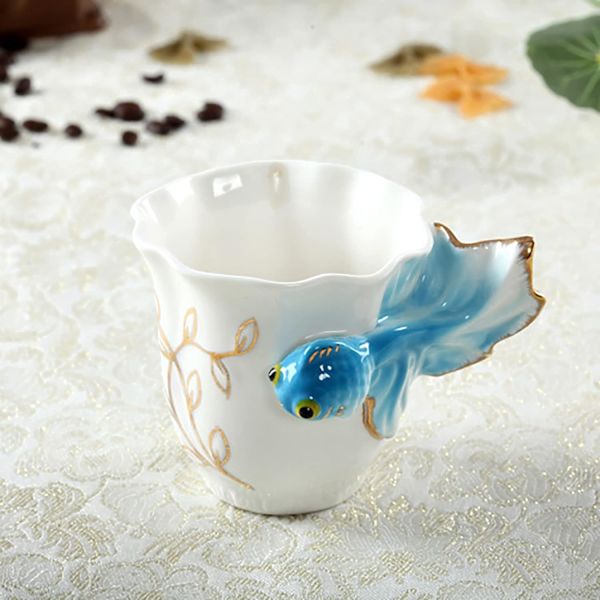 Keramisk tekopp, 3D guldfisk kaffemuggar set, fashion handgjord porslin emalj guldfisk kaffekopp med fat och sked set porslin tekopp blue