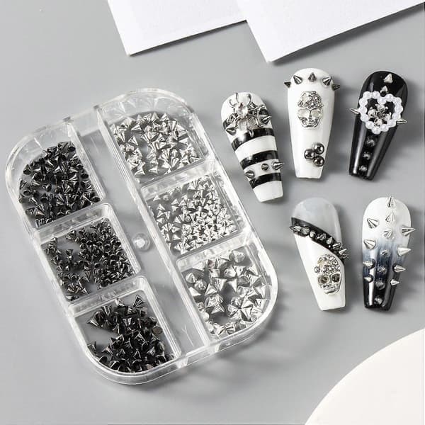 3D Mini Metall Punk Neglekunst Studs Blandede Størrelser Gull Kjegle Pigger