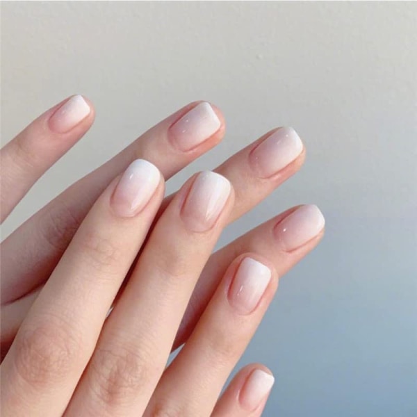 24 st Naken fyrkantiga korta lösnaglar, gradient vita franska naglar