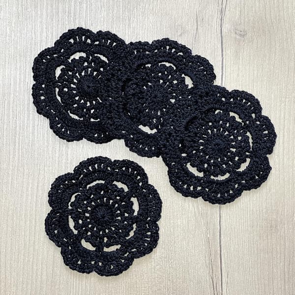 Spetsrunda Virkade Underlägg, Handgjorda, 4 tum, 4-pack (svart) black