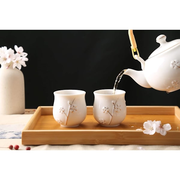 Hvit porselenste-sett med 1 tekannesett, 6 tekopper, 1 tebrett, 1 rustfri infuser, søtt asiatisk te-sett for teelsker/kvinner/menn (plomme i gull)