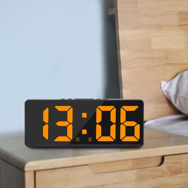 Digitalt elektronisk vækkeur, USB-snooze med 2 alarmer, stort display, justerbar lysstyrke, dæmpbar til soveværelse, rejse, skrivebord, kontor, børn, orange