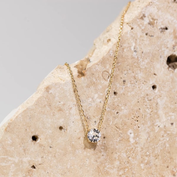 14K guldpläterad Crystal Solitaire 1,5 karat (7,3 mm) CZ Dainty Choker halsband | Guldhalsband för kvinnor