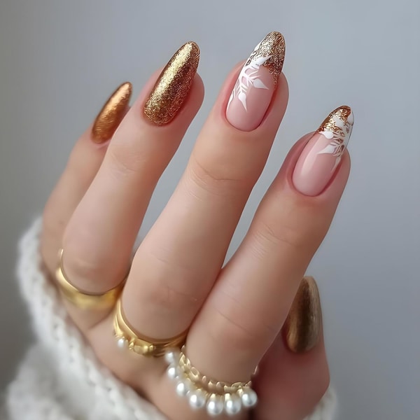 Falske negler medium lengde, mandelformet trykk på negler gull glitter blank falske negler med hvitt snødesign, akryl stikk på negler for kvinner