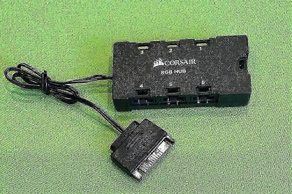 Corsair 6-ports RGB LED-blæserhub til Corsair Lightning Node Pro Commander Crystal