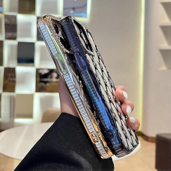 Lämpligt för iPhone 16 Pro Max mobilskal, sött lyxigt glitter strass blomma skyddande skal