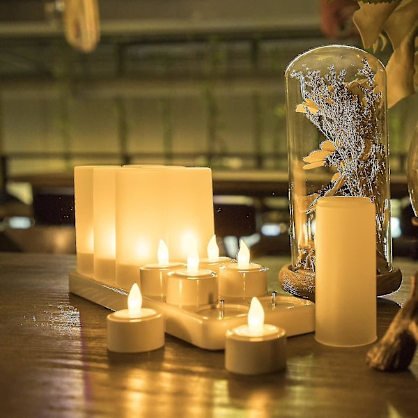 Flammeløse Lys - 12 Oppladbare LED-Telys med Flimrende Effekt + 12 Frostglassbeger - Leveres med Laderbase