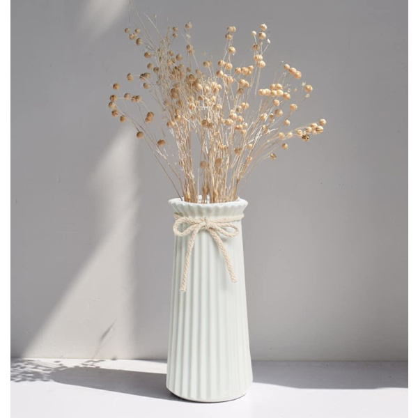Hvide Keramiske Riflet Vas til Minimalistisk Moderne Hjemmeindretning, Dekorativ Blomster Vase til Bryllup Middagsbord Kontor Soveværelse - 9,5 Tommer / 25 CM