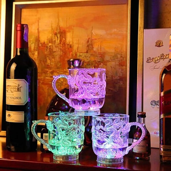 1st Vätskeaktiverade Flerfärgade LED-glasögon Kreativt Drakmönster Lysande Dricksglas LED Blinkande Mugg för Fest Bar