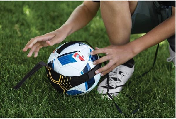 Fotbollsparktrainer för fotbollsträning med justerbart bälte och elastiskt rep, passar bollstorlek 3, 4 och 5