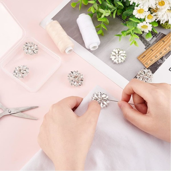 10 stk 28MM Blomst Rhinestone Shank Knapper Krystall Sy På Knapper med 1 Hull og Flat Bakside, Rhinestone Snøfnugg Metallknapper C