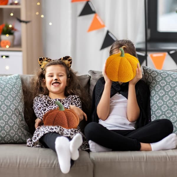 Set med 2 mjuka 3D-formade pumpakuddar för Halloween, heminredning för bil, sovrum, soffa, 23 cm