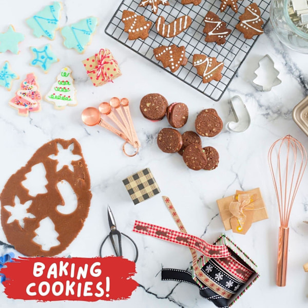 18 stk. Julekakeutstikkersett for baking - Juletre, pepperkakemann og flere former Julekjeks/bakverkutstikker
